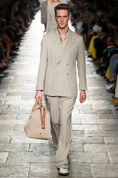 Look 46